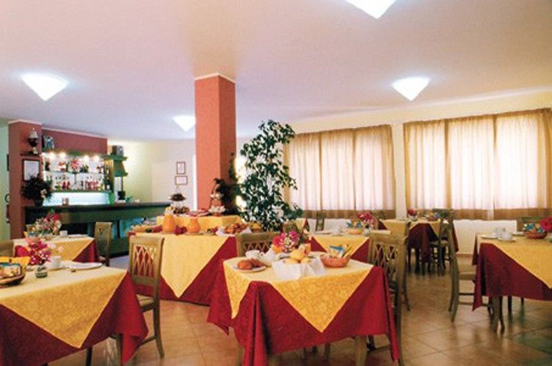 Hotel Rosa Dei Venti Castelsardo Exterior foto